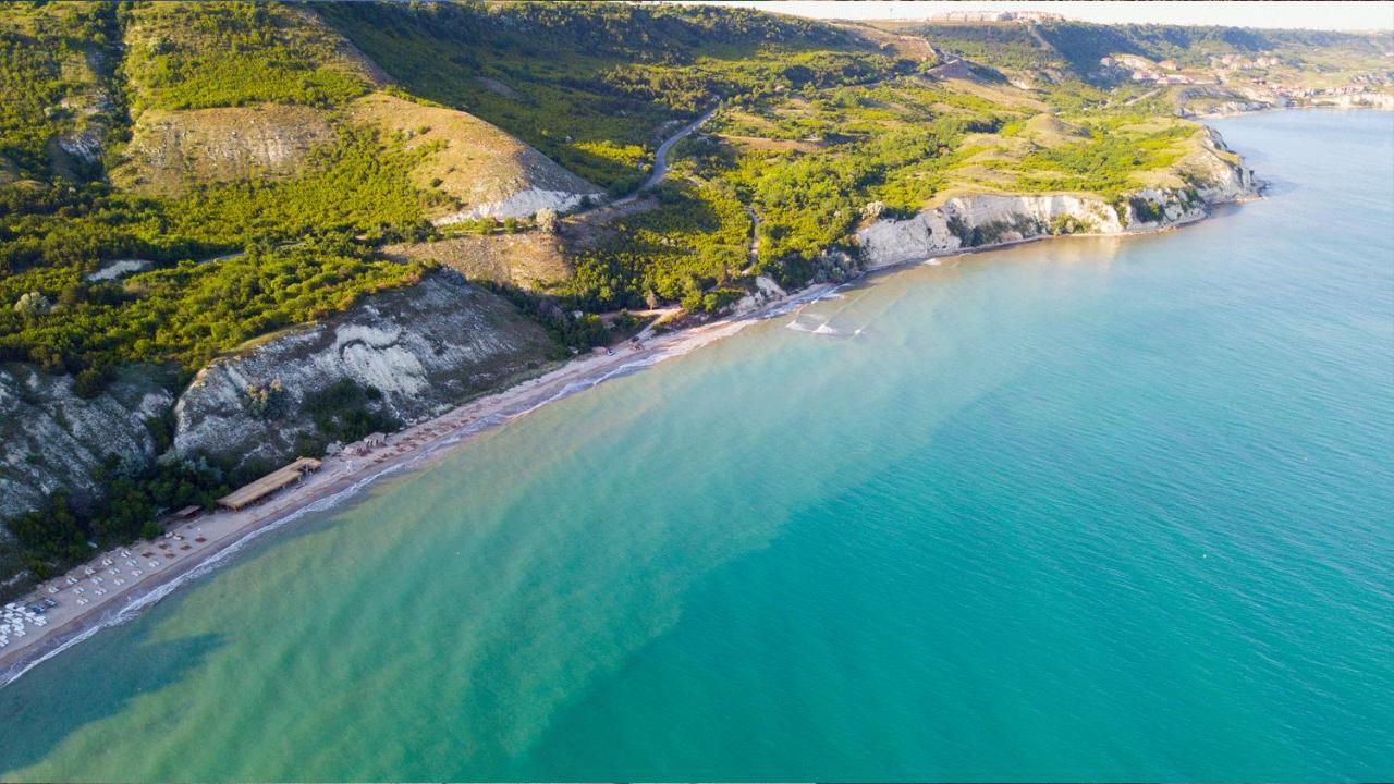 Lighthouse Golf & Spa Hotel Baltsjik Eksteriør bilde Aerial view of the bay