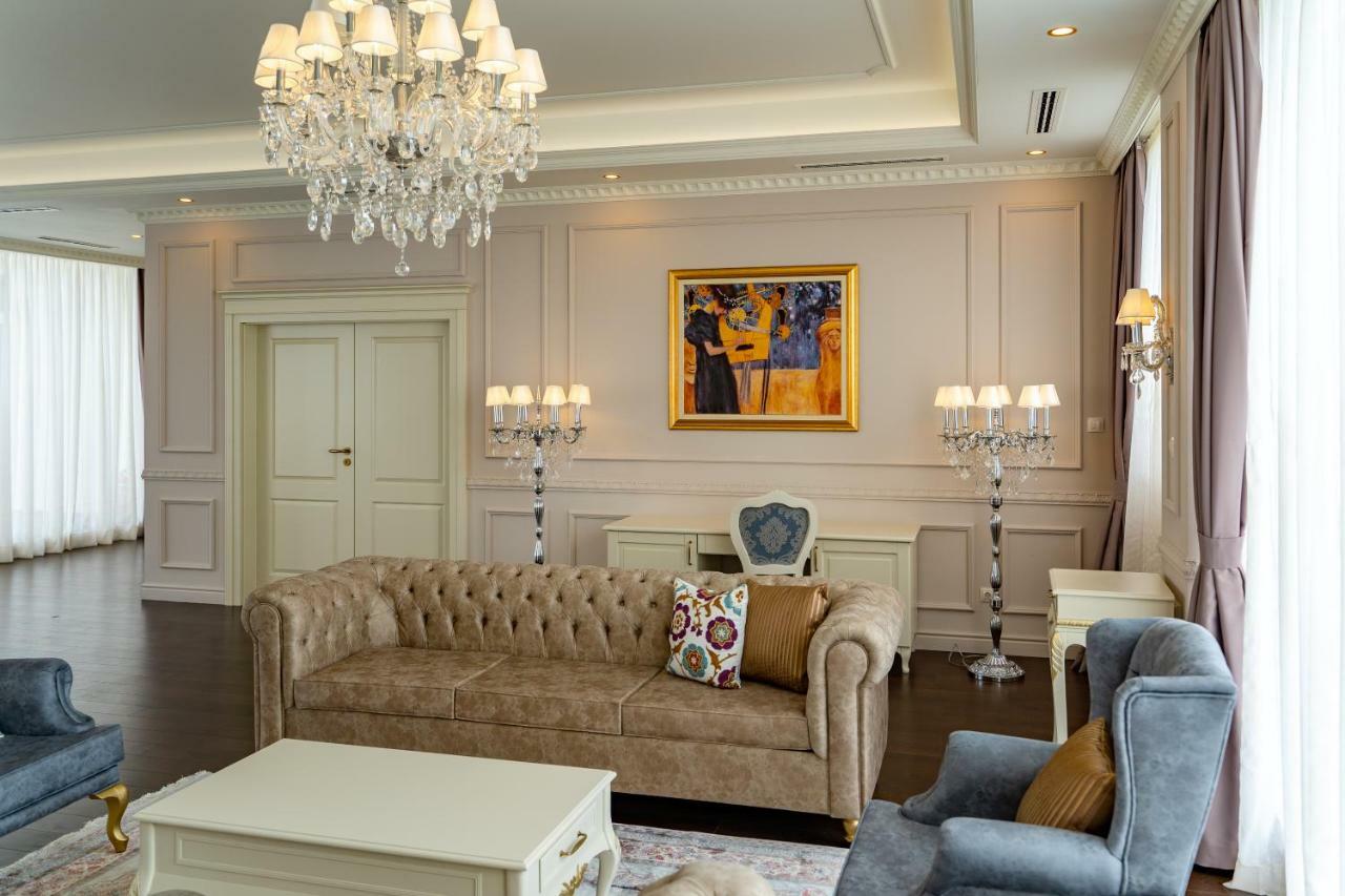 Lighthouse Golf & Spa Hotel Baltsjik Eksteriør bilde A living room in a private house