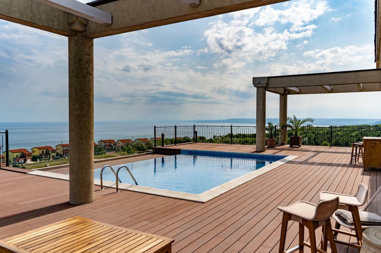 Lighthouse Golf & Spa Hotel Baltsjik Eksteriør bilde Rooftop pool